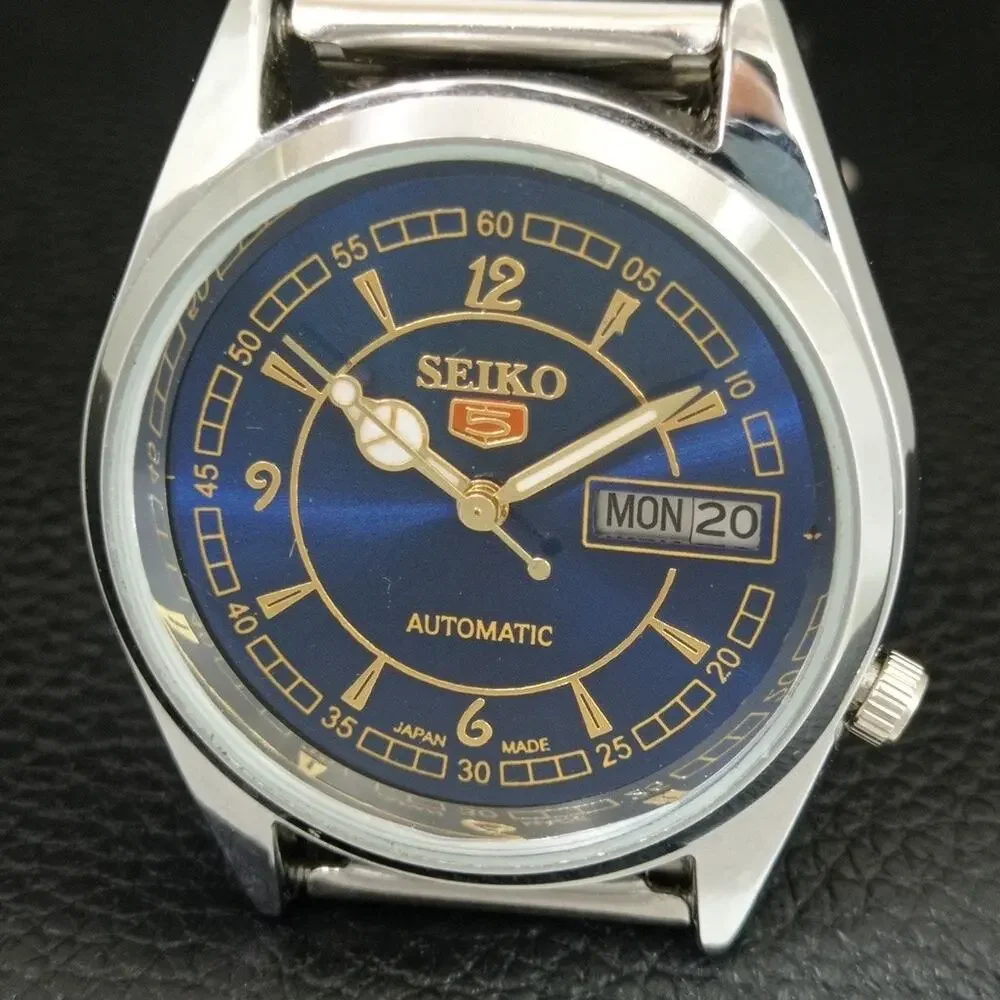 Vintage 1972 Seiko Automatic Mens Silver Watch W/daydate & Blue accents
